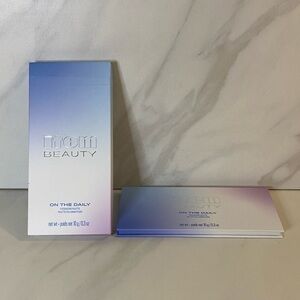 Item Beauty by Addison Rae On The Daily eyeshadow palette